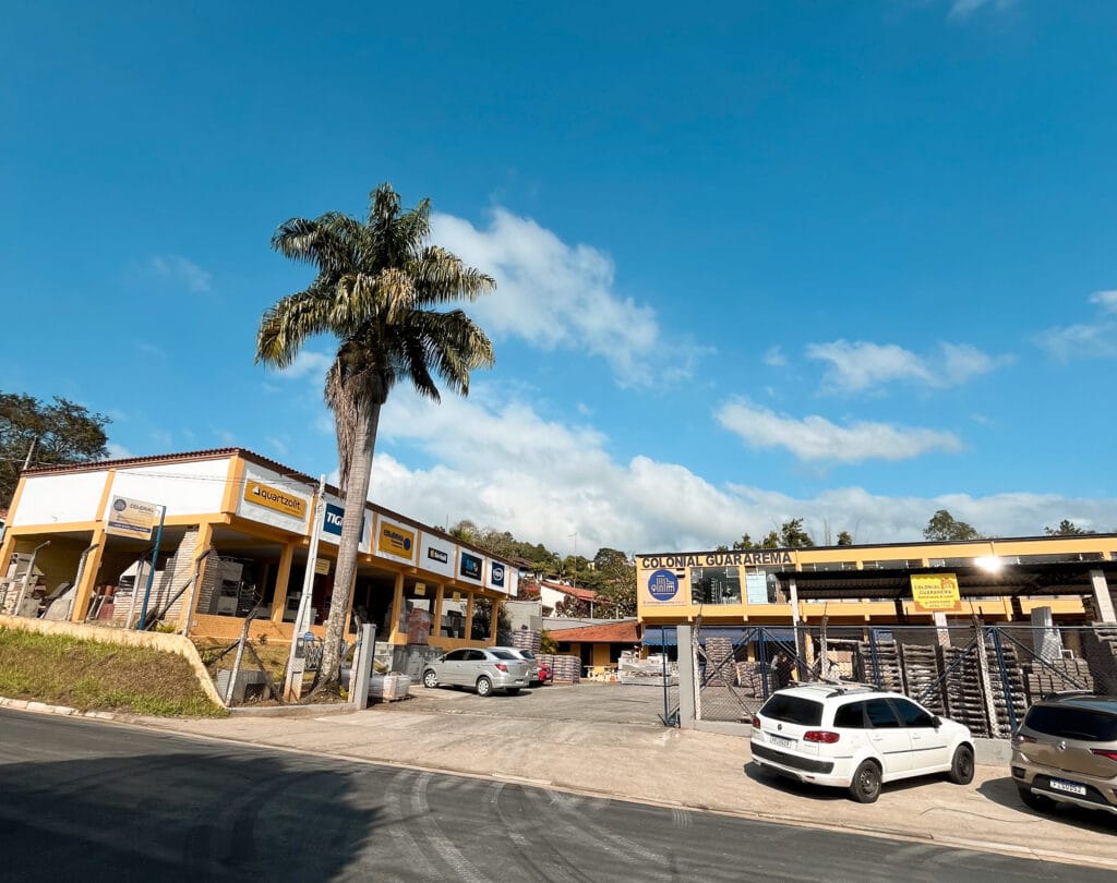 Colonial Guararema Loja de material de construção em guararema são paulo Frente da loja